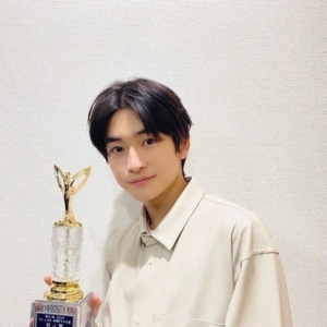 假面骑士：小社长获得TVLIFE新人奖，粉丝开发圣刃最强形态