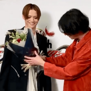 假面骑士：映司在宣传现场为Ankh庆生，戏里戏外都是一对好友 ...