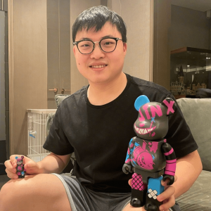 时隔895天，Uzi重返LPL赛场，11杀金克斯险些输掉比赛