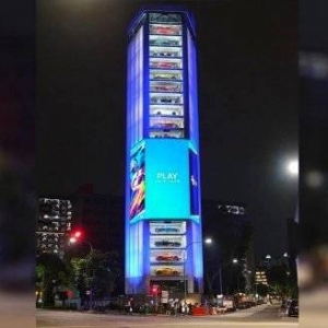 《GT赛车7》广告现身新加坡“汽车自动售货机”大楼