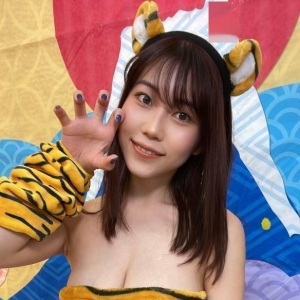 顶级手感！头灯纤腰漫画级暴力身材真实呈现