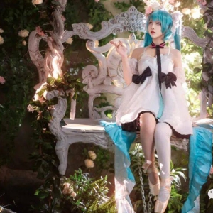 cos：舞动精灵初音未来，林中天使