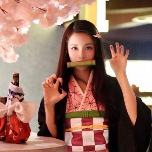 弥豆子会弹钢琴了！马来西亚美女甜美可人令人满足