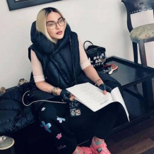 63岁”少女“！麦当娜发新照网友震惊：脸也太嫩了吧