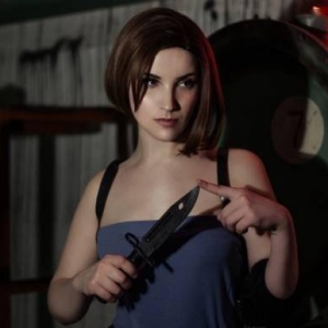 俄罗斯正妹COS《生化3》吉尔 高挑身材还原撩人性感