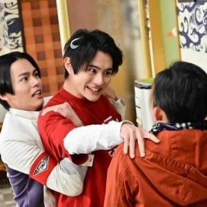 假面骑士Revice第25话先行图公开，五十岚三兄妹集体翻滚