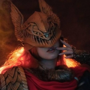 俄正妹《艾尔登法环》女武神COS 完美还原姿态十足