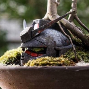 高达模型和盆栽混搭是什么样？荒凉却又充满希望