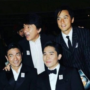 他们是绝对的传奇！吴彦祖晒与成龙刘德华梁朝伟旧照
