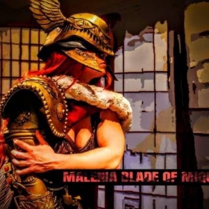 《艾尔登法环》肌肉版女武神COS 这一拳你可接得住？