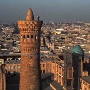 《刺客信条2》真人跑酷视频 身手不凡！艾吉奥神还原