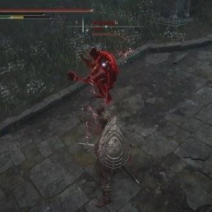 《艾尔登法环》中玩家靠电梯杀击败无敌挂入侵者