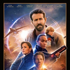 惊艳！《亚当计划》获IGN 9分：绝妙未来主义家庭电影