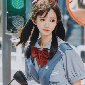 JK少女：​放学别走，等你一起去买水
