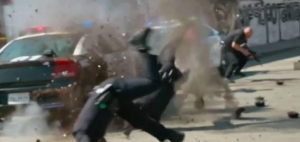 迈克尔·贝新片《救护车》幕后特辑 爆炸狂魔名不虚传