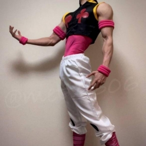 健身达人Cos全职猎人西索：完美还原结实精壮小蛮腰