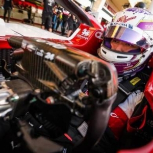 历史性亮相！中国首位F1选手周冠宇排名15：挺进Q2