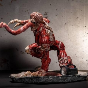 售价611元！Numskull×卡普空《生化危机》舔食者雕像