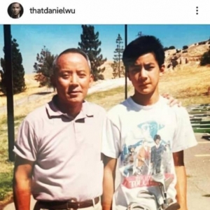 吴彦祖晒早年合影悼念父亲去世：距93岁生日仅剩一天