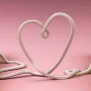 女子网恋一个月转给男友92万冲上热搜：杀猪盘套路深