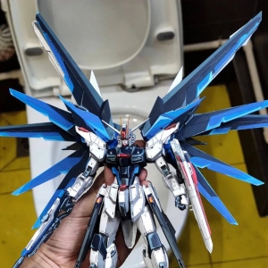 MG自由高达，漫画色涂装