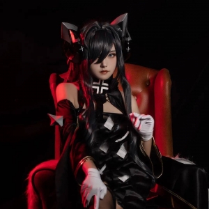 cos：碧蓝航线奥古斯特cos正片@暖气