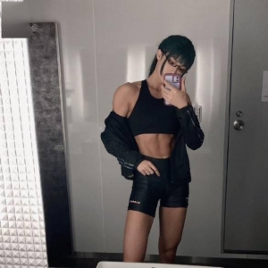 日本小姐姐《咒术回战》禅院真希COS 这腹肌太赞了