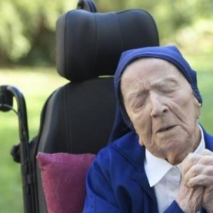 每天都要吃甜食酒水！目前全球最长寿在世者已118岁