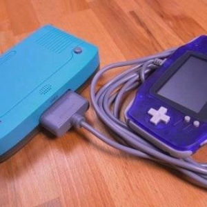 大电视上玩GBA？玩家自制转换器 还能兼容PS4手柄