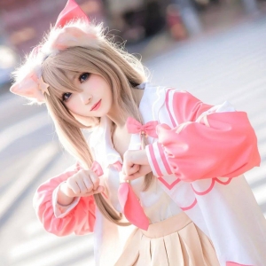 cos5：虚拟偶像​嘉然@衣衣