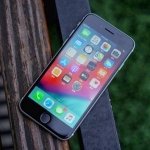 苹果承认iPhone旧机型升级版本后性能变卡顿是故意的