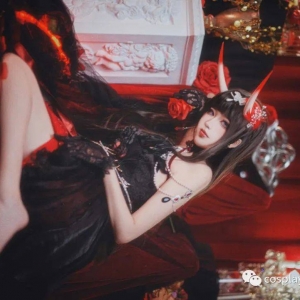 cos：碧蓝航线黑色婚纱能代cos正片@工藤新伍