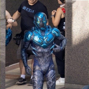 卡面来打？DC拉丁裔超英新片《蓝甲虫》片场照曝光