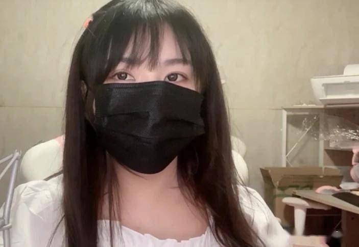 小团团自曝往事，以前太穷舍不得吃海苔饼干，如今年收入千万s6.jpeg
