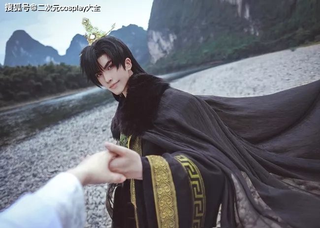 《二哈和他的白猫师尊》楚晚宁，墨燃cos，扛锄头画面太温馨啦s1.jpeg