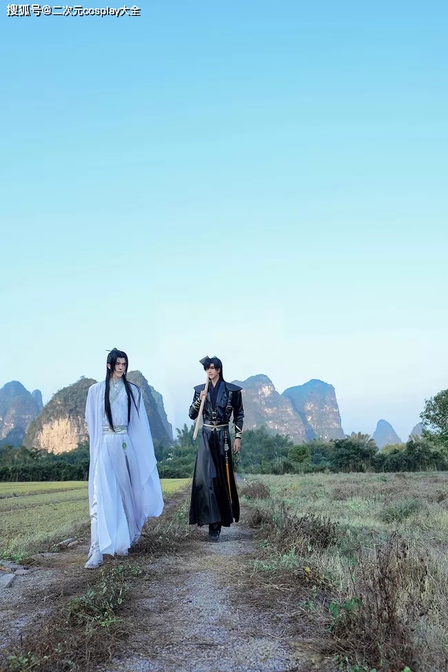 《二哈和他的白猫师尊》楚晚宁，墨燃cos，扛锄头画面太温馨啦s6.jpeg