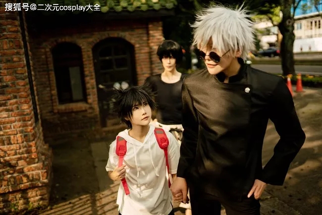 咒术回战cos：五条悟带伏黑惠上学，然后和伏黑甚尔打起来啦s5.jpeg