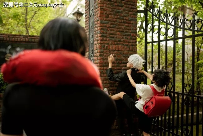 咒术回战cos：五条悟带伏黑惠上学，然后和伏黑甚尔打起来啦s13.jpeg
