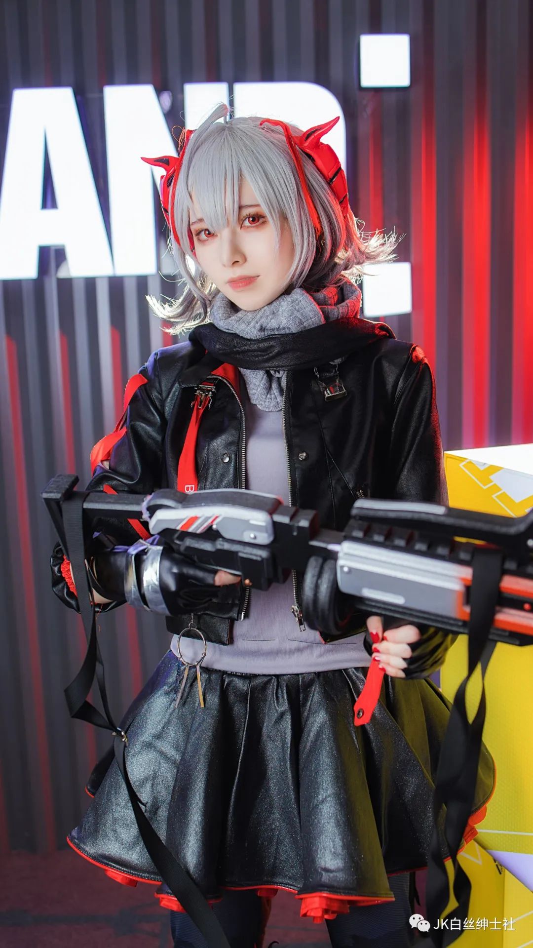 cos：明日方舟cp2中帅气得W@爵冷s1.jpeg