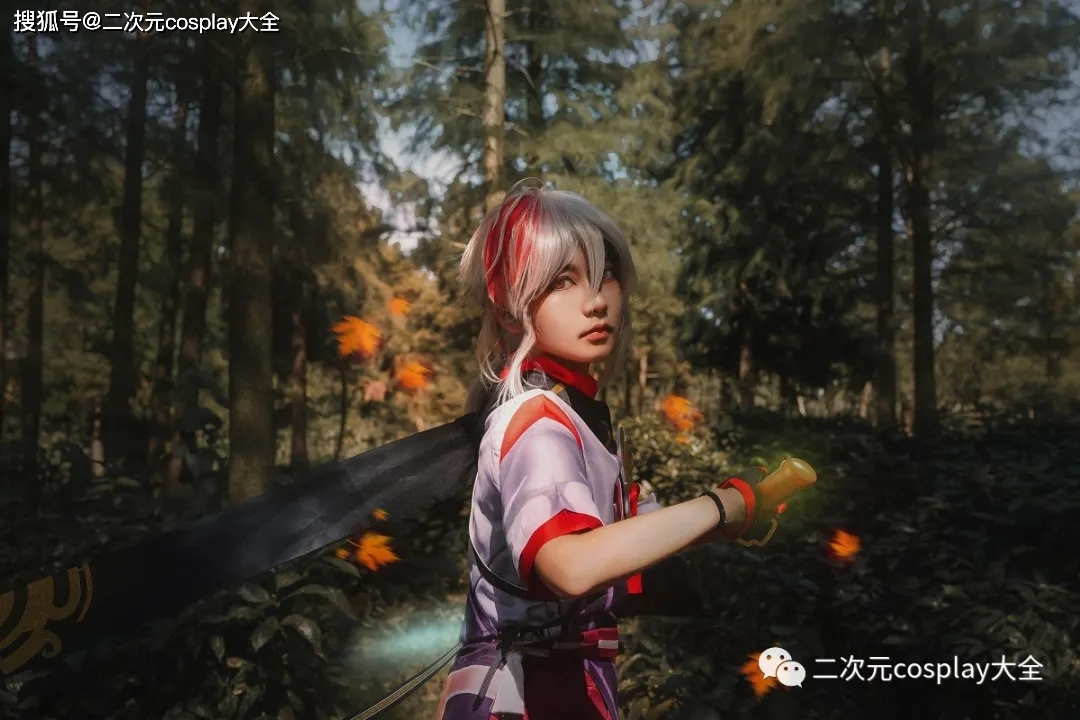 《原神》枫原万叶cos，这个眼神，有点可爱与帅气！s1.jpeg