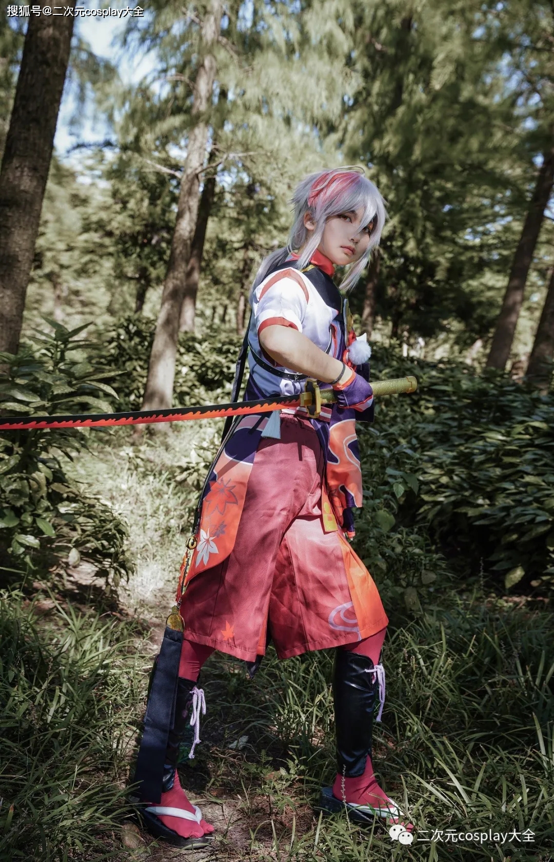《原神》枫原万叶cos，这个眼神，有点可爱与帅气！s6.jpeg