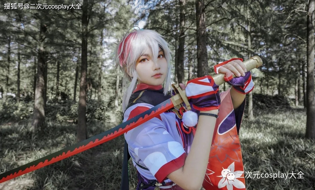 《原神》枫原万叶cos，这个眼神，有点可爱与帅气！s5.jpeg