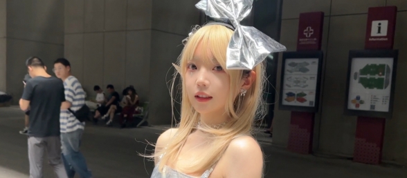 我穿着小学生设计的衣服去漫展走秀！！